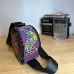 Sac vinyle artisanal motif rose dorée – Liège vert & broderie – Vinyle-Bag