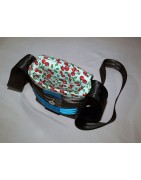 Sacoche en ceinture de sécurité recyclée et cerises. Sac bandoulière femme